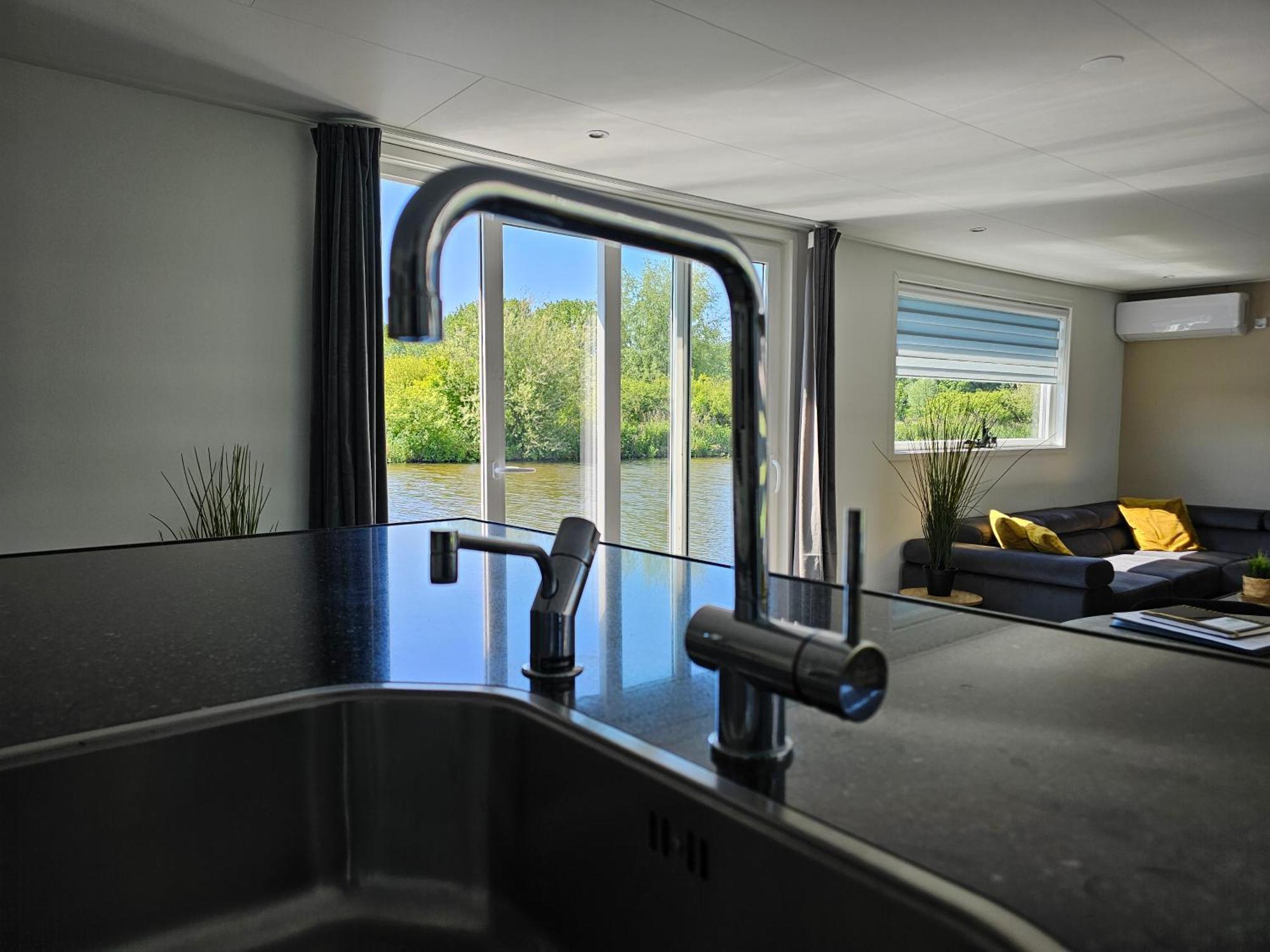 Luxe Woonboot In De Natuur Evt Met Console Bootje! Leeuwarden Exterior photo