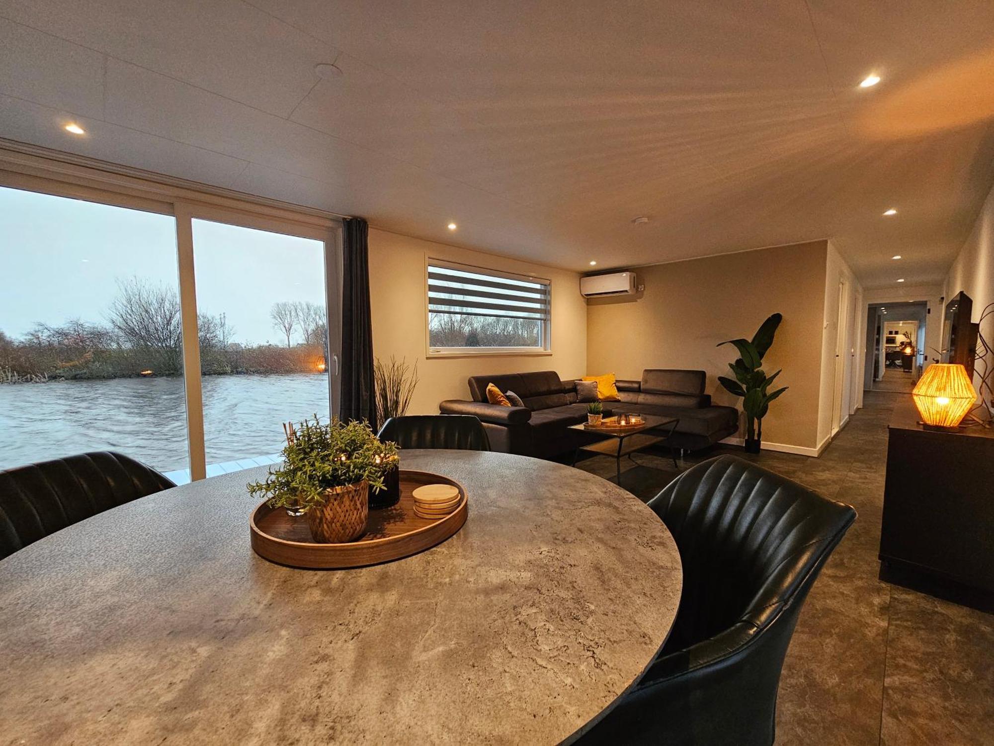 Luxe Woonboot In De Natuur Evt Met Console Bootje! Leeuwarden Exterior photo
